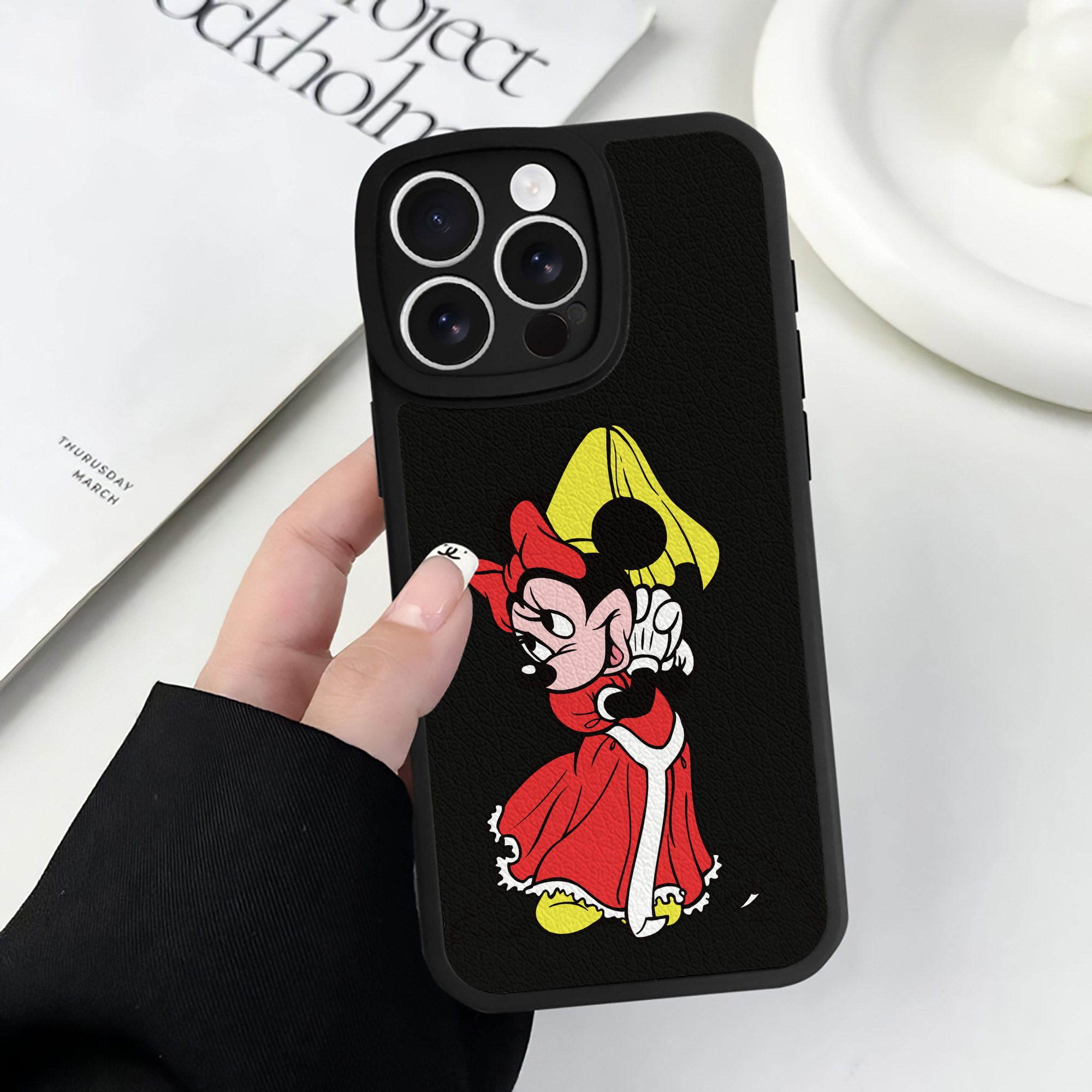 （画像用） ミッキーマウス Mickey Mouse 【iPhone 16シリーズ対応】シリコンスマホケース（レザー調） 材質：シリコン